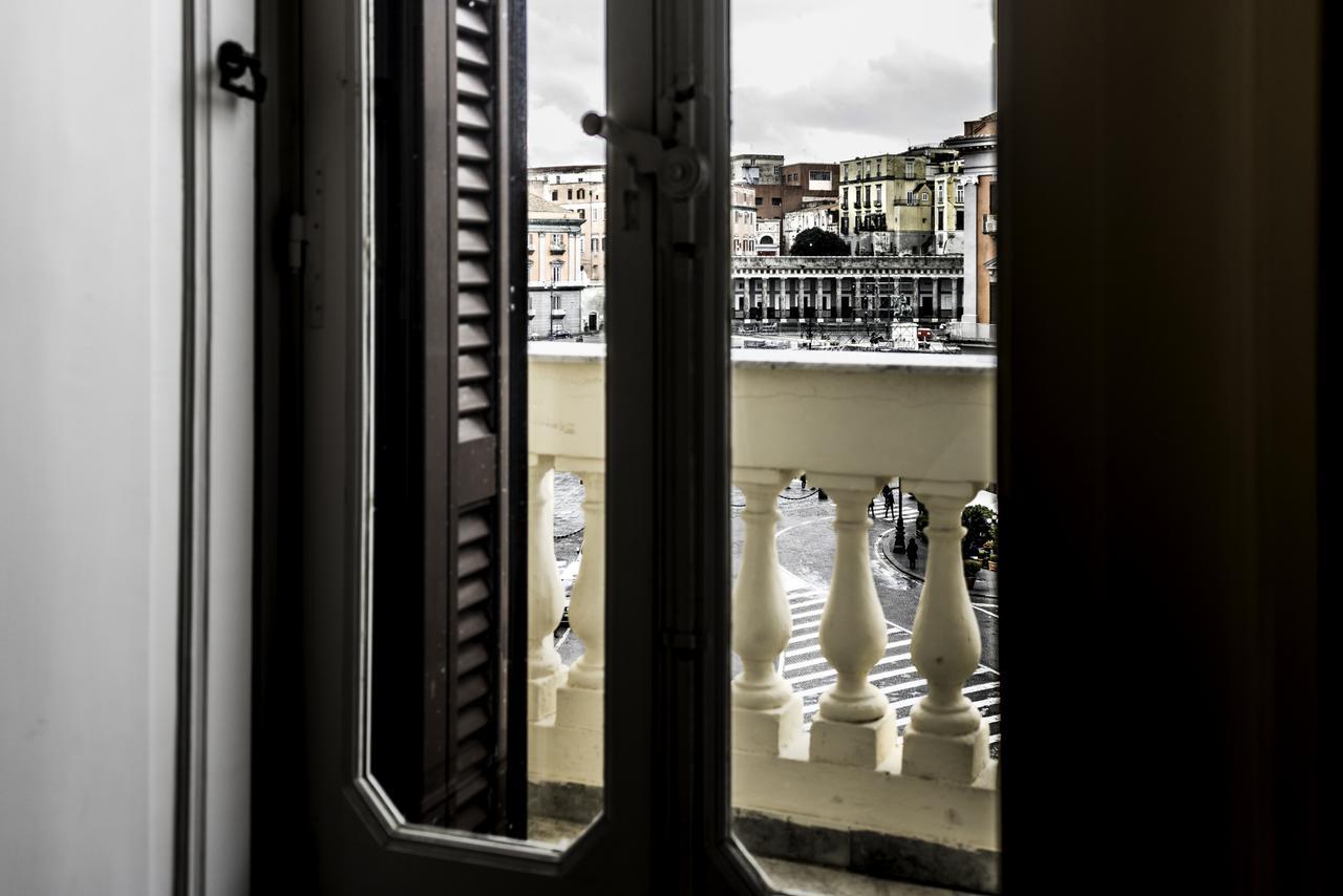 Appartamento Sul Teatro San Carlo ナポリ エクステリア 写真